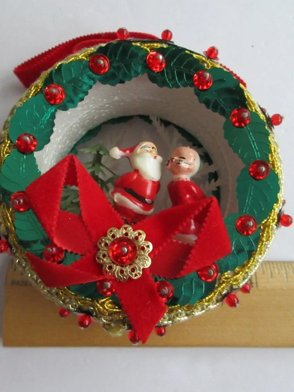Push Pin Beaded Wreath Diorama Christmas Ornament Santa Kissing Mrs. Claus Vtg